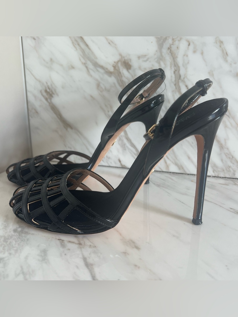 Giambattista Valli Panier heel in black patent leather EU 38.5
